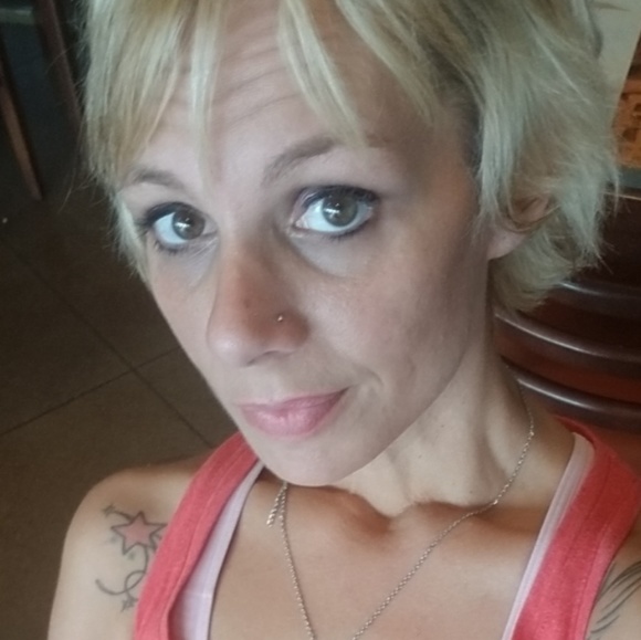 Meet your Posher, Heather - Picture 2 of 2